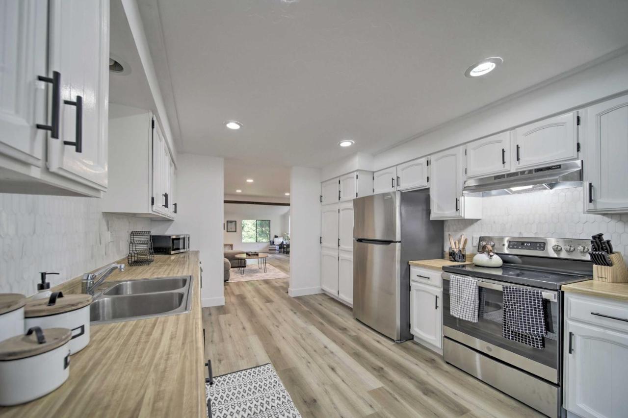 Bright And Airy Liberty Lake Abode With Backyard! Kültér fotó